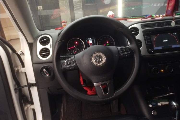 Used Volkswagen Tiguan 2016 300TSI Automatic All-Wheel Drive Luxury Edition Steering Wheel
