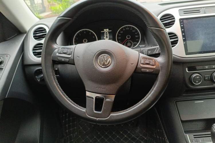 Used Volkswagen Tiguan 2016 280TSI Automatic Two-Wheel Drive Silk Road Comfort Edition Steering Wheel