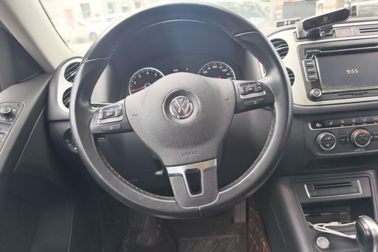 Used Volkswagen Tiguan 2016 300TSI Automatic All-Wheel Drive Luxury Edition Steering Wheel