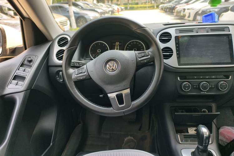 Used Volkswagen Tiguan 2016 280TSI Automatic Two-Wheel Drive Silk Road Comfort Edition Steering Wheel