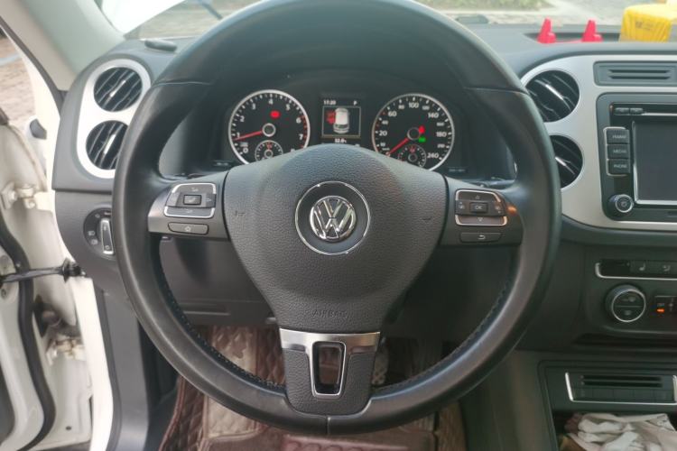 Used Volkswagen Tiguan 2016 300TSI Automatic All-Wheel Drive Luxury Edition Steering Wheel