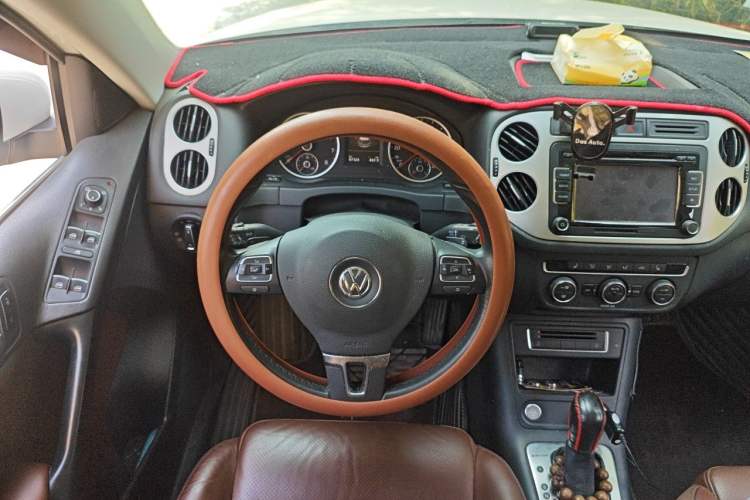 Used Volkswagen Tiguan 2016 300TSI Automatic All-Wheel Drive Luxury Edition Steering Wheel