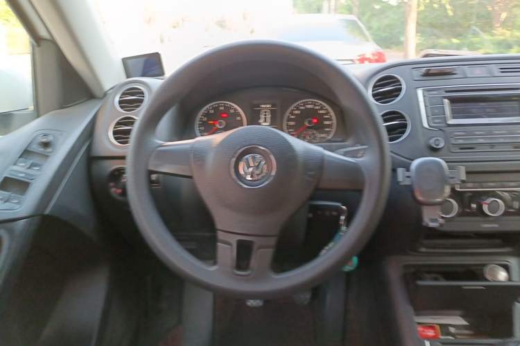 Used Volkswagen Tiguan 2016 300TSI Manual Two-Wheel Drive Trend Edition Steering Wheel