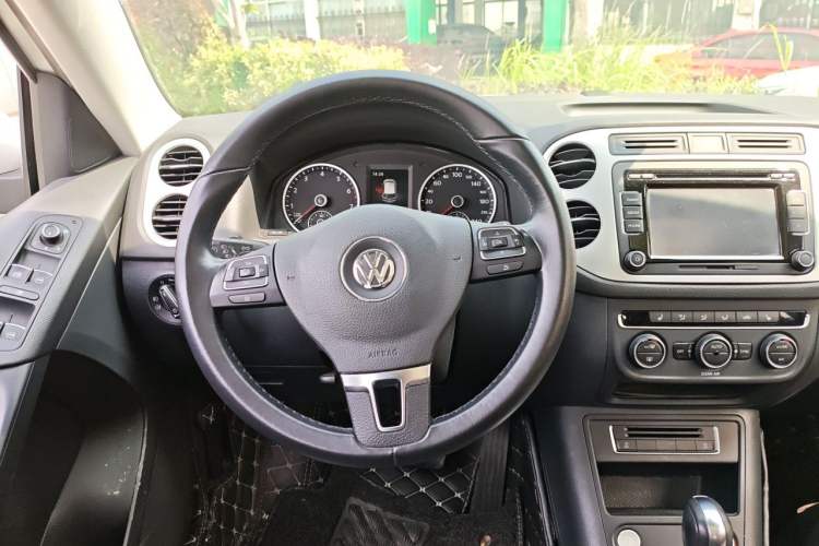 Used Volkswagen Tiguan 2016 300TSI Automatic All-Wheel Drive Luxury Edition Steering Wheel