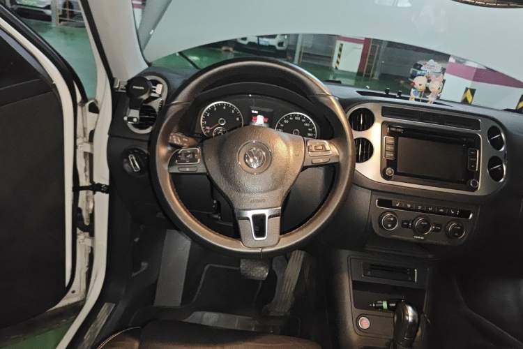 Used Volkswagen Tiguan 2016 330TSI Automatic All-Wheel Drive Luxury Edition Steering Wheel