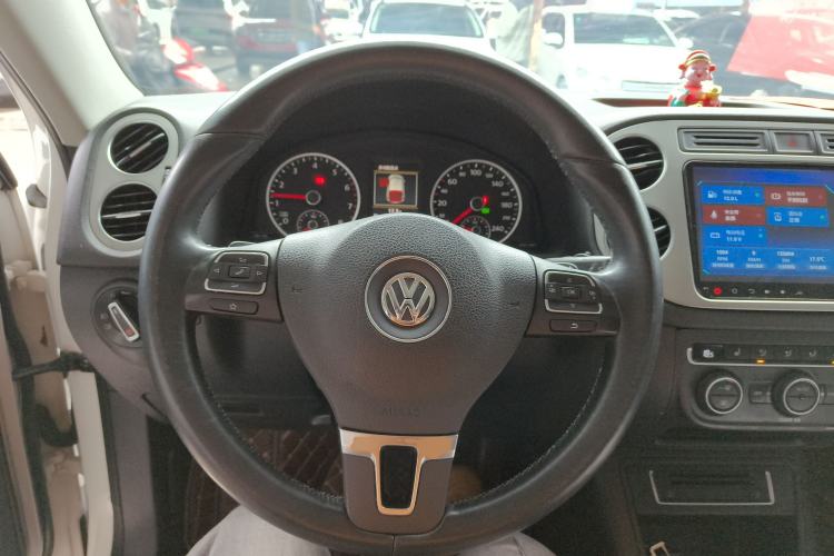 Used Volkswagen Tiguan 2016 300TSI Automatic All-Wheel Drive Luxury Edition Steering Wheel