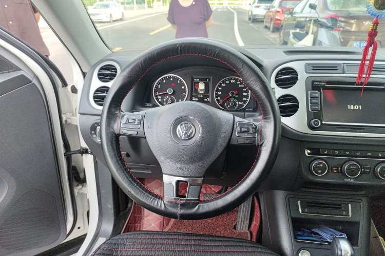 Used Volkswagen Tiguan 2016 300TSI Automatic Two-Wheel Drive Luxury Edition Steering Wheel