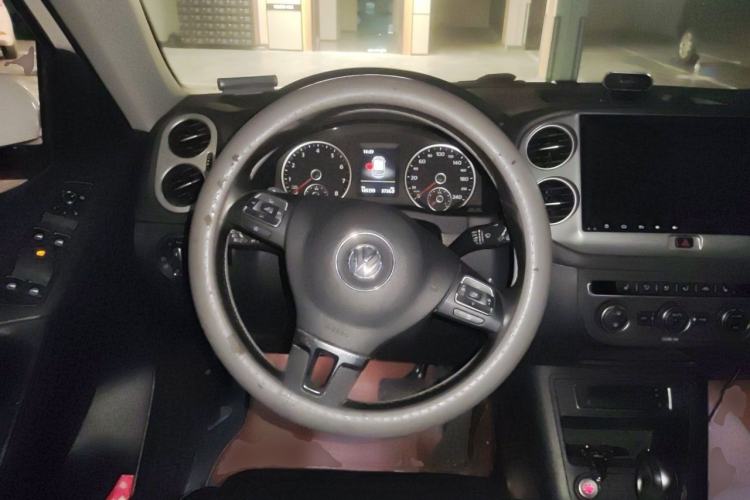 Used Volkswagen Tiguan 2016 300TSI Automatic Two-Wheel Drive Luxury Edition Steering Wheel