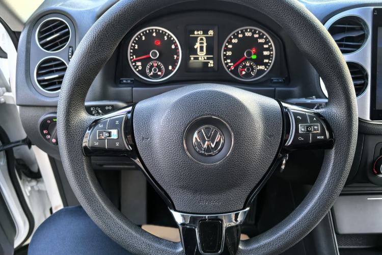 Used Volkswagen Tiguan 2016 280TSI Automatic Two-Wheel-Drive Silk Road Style Edition Steering Wheel