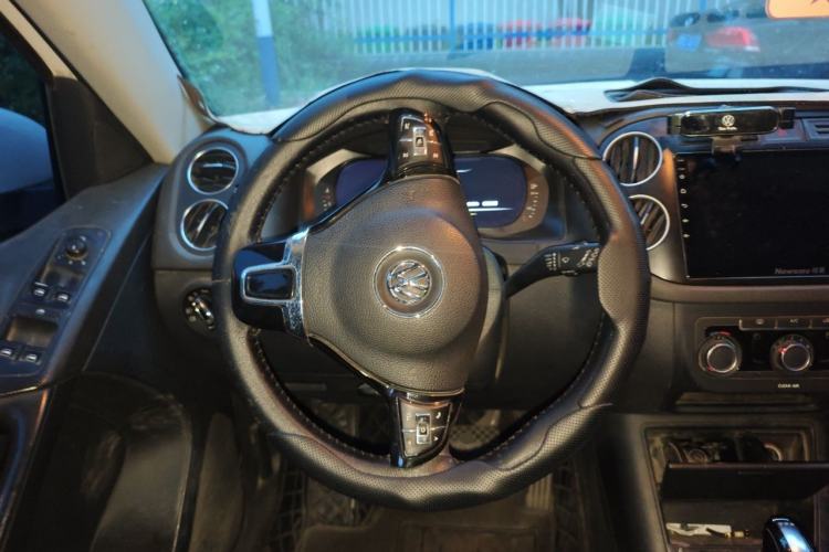 Used Volkswagen Tiguan 2016 280TSI Automatic Two-Wheel-Drive Silk Road Style Edition Steering Wheel