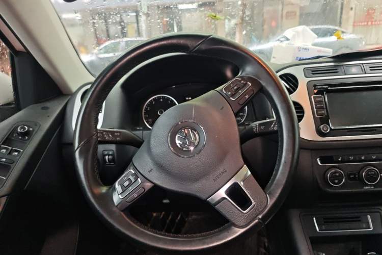 Used Volkswagen Tiguan 2016 300TSI Automatic All-Wheel Drive Luxury Edition Steering Wheel