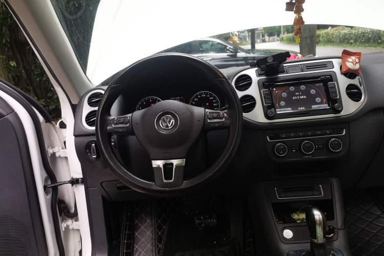 Used Volkswagen Tiguan 2016 300TSI Automatic All-Wheel Drive Luxury Edition Steering Wheel
