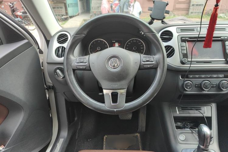 Used Volkswagen Tiguan 2016 300TSI Automatic All-Wheel Drive Luxury Edition Steering Wheel