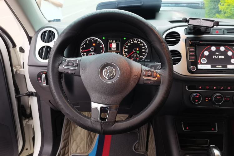 Used Volkswagen Tiguan 2016 330TSI Automatic All-Wheel Drive Luxury Edition Steering Wheel