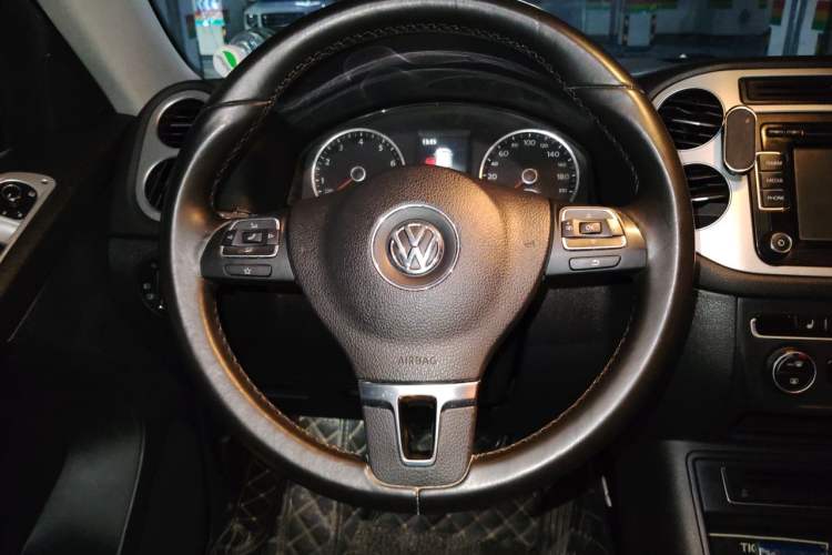 Used Volkswagen Tiguan 2016 300TSI Automatic All-Wheel Drive Luxury Edition Steering Wheel