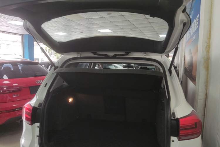 Used Volkswagen Tiguan 2016 300TSI Automatic Two-Wheel Drive Luxury Edition Trunk
