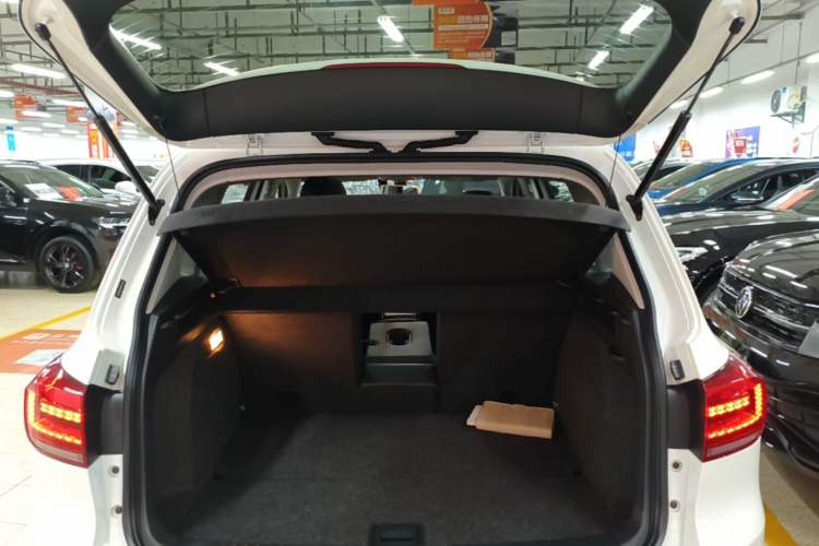 Used Volkswagen Tiguan 2016 280TSI Automatic Two-Wheel Drive Silk Road Comfort Edition Trunk