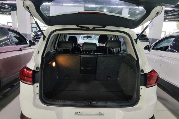 Used Volkswagen Tiguan 2016 300TSI Automatic All-Wheel Drive Fashion Vision Edition Trunk