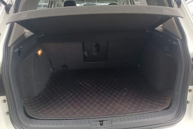 Used Volkswagen Tiguan 2016 280TSI Automatic Two-Wheel-Drive Silk Road Style Edition Trunk