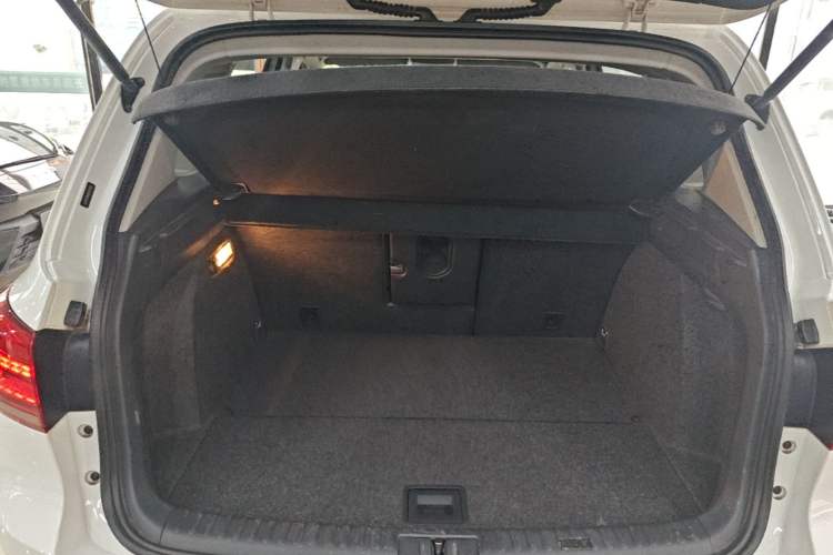 Used Volkswagen Tiguan 2016 280TSI Automatic Two-Wheel-Drive Silk Road Style Edition Trunk