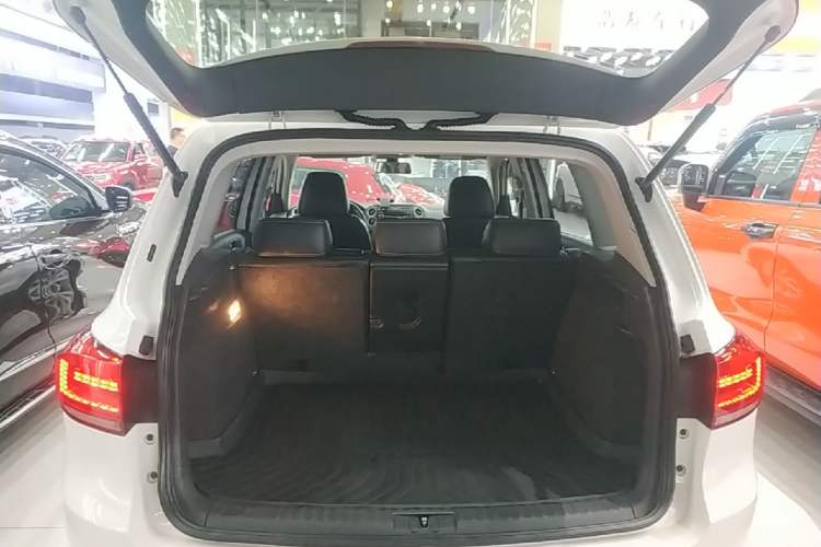 Used Volkswagen Tiguan 2016 300TSI Automatic Two-Wheel Drive Comfort Edition Trunk
