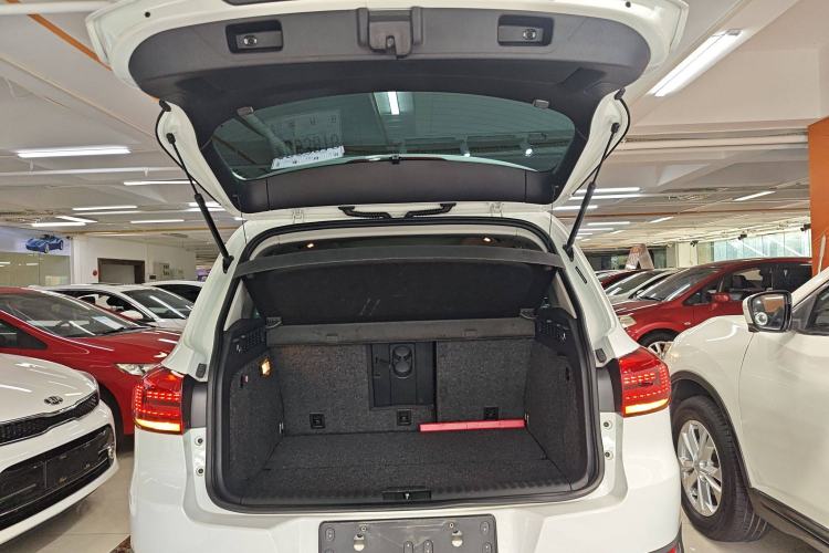 Used Volkswagen Tiguan 2016 2.0 TSI Four-Wheel Drive Standard Version Trunk