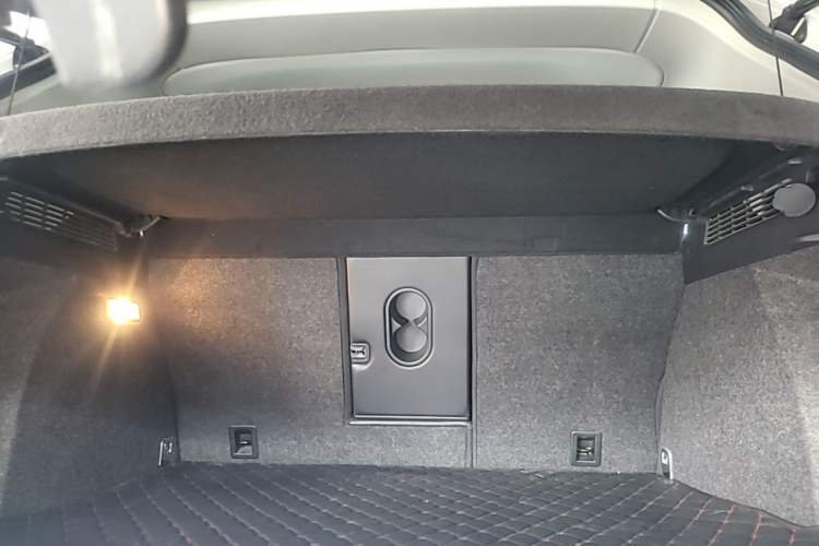 Used Volkswagen Tiguan 2016 280TSI Automatic Two-Wheel-Drive Silk Road Style Edition Trunk
