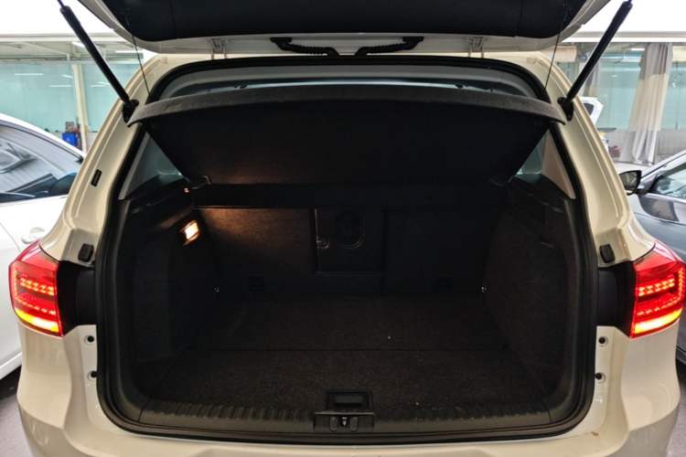 Used Volkswagen Tiguan 2016 280TSI Automatic Two-Wheel-Drive Silk Road Style Edition Trunk