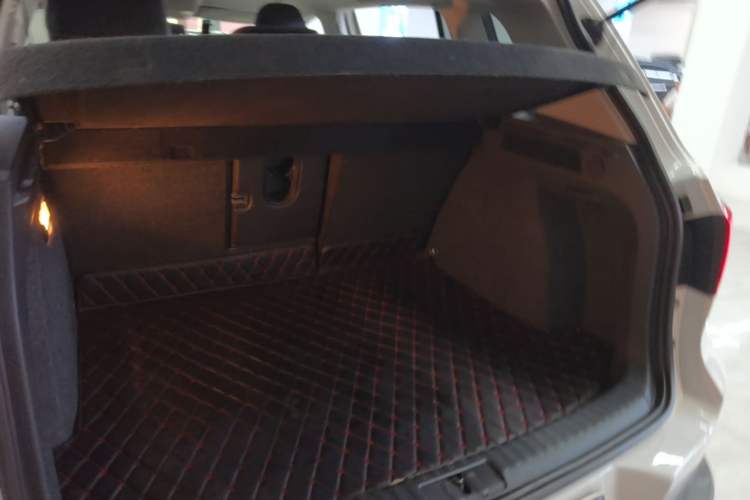 Used Volkswagen Tiguan 2016 280TSI Automatic Two-Wheel-Drive Silk Road Style Edition Trunk