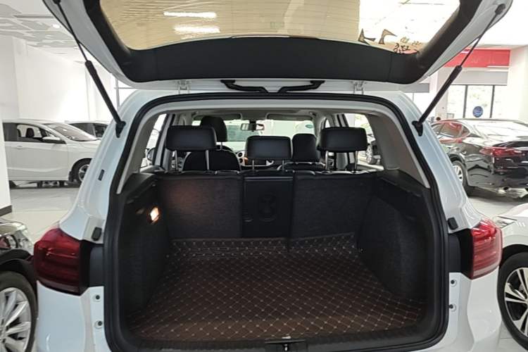 Used Volkswagen Tiguan 2016 300TSI Automatic Two-Wheel Drive Comfort Edition Trunk