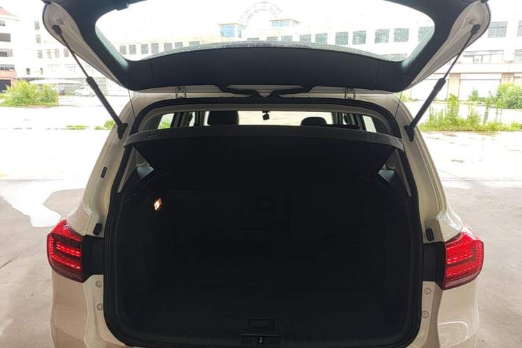 Used Volkswagen Tiguan 2016 280TSI Automatic Two-Wheel-Drive Silk Road Style Edition Trunk