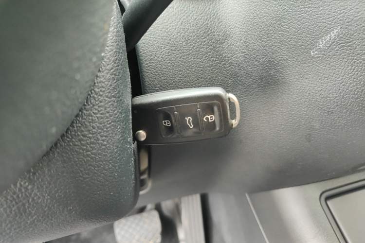 Used Volkswagen Tiguan 2016 280TSI Automatic Two-Wheel Drive Silk Road Comfort Edition Vehicle Key
