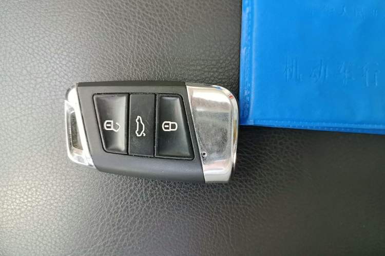 Used Volkswagen Tiguan 2016 280TSI Automatic Two-Wheel Drive Silk Road Comfort Edition Vehicle Key