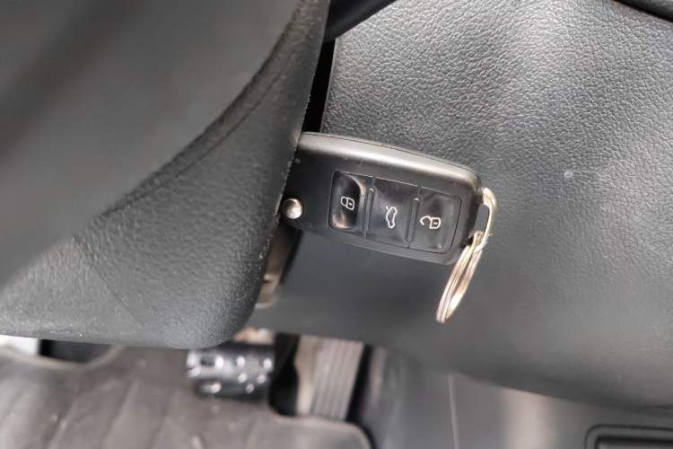 Used Volkswagen Tiguan 2016 280TSI Automatic Two-Wheel Drive Silk Road Comfort Edition Vehicle Key
