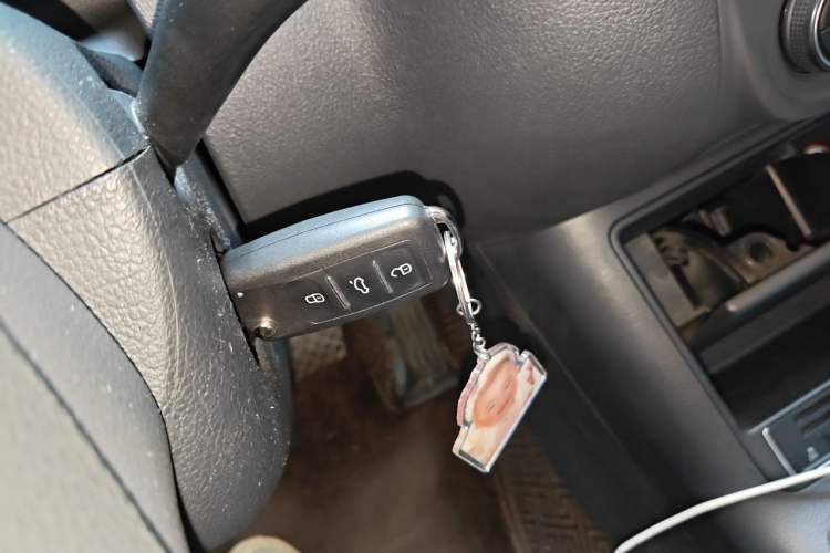 Used Volkswagen Tiguan 2016 280TSI Automatic Two-Wheel Drive Silk Road Comfort Edition Vehicle Key