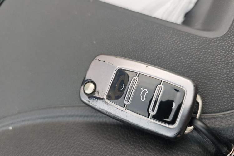 Used Volkswagen Tiguan 2016 280TSI Automatic Two-Wheel Drive Silk Road Comfort Edition Vehicle Key