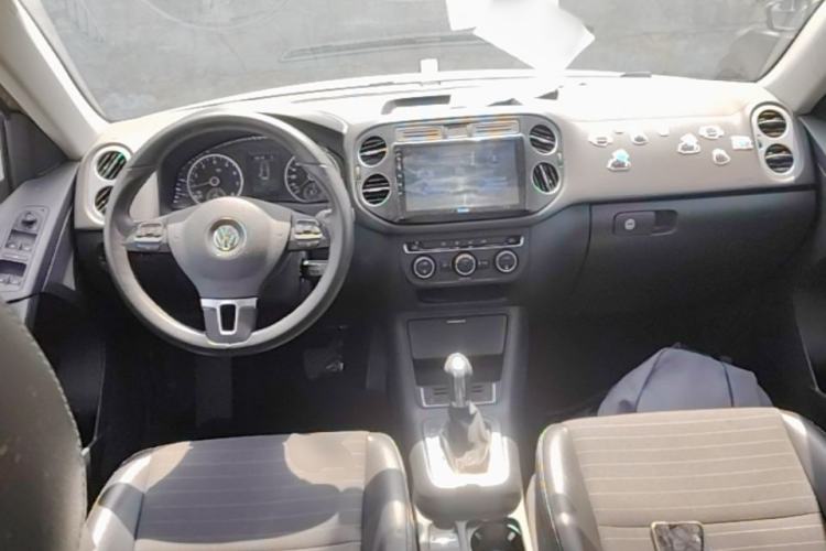 Used Volkswagen Tiguan 2016 300TSI Automatic All-Wheel Drive Fashion Vision Edition Center Console