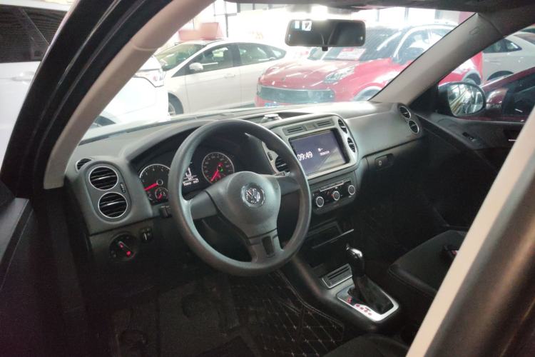 Used Volkswagen Tiguan 2016 300TSI Automatic Two-Wheel Drive Trend Edition Center Console