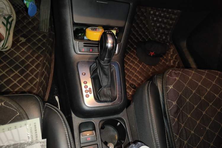 Used Volkswagen Tiguan 2016 280TSI Automatic Two-Wheel Drive Silk Road Comfort Edition Gear Lever