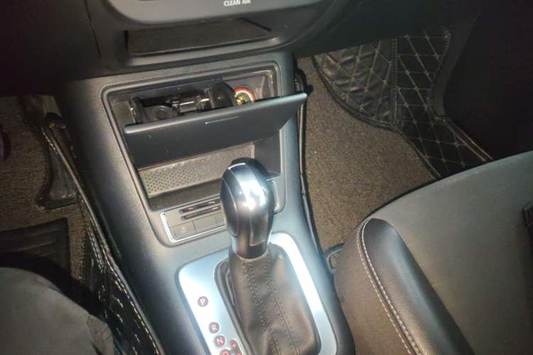Used Volkswagen Tiguan 2016 300TSI Automatic Two-Wheel Drive Trend Edition Gear Lever