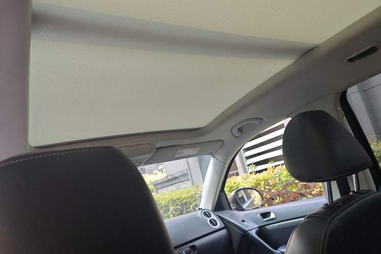 Used Volkswagen Tiguan 2016 300TSI Automatic Two-Wheel Drive Luxury Edition Headliner
