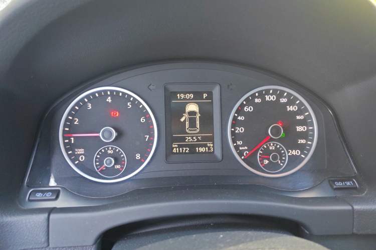 Used Volkswagen Tiguan 2016 280TSI Automatic Two-Wheel-Drive Silk Road Style Edition Instrument Cluster