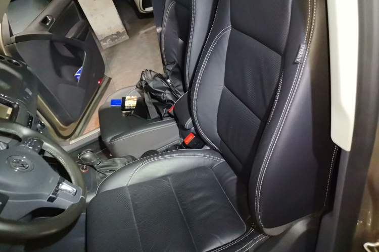 Used Volkswagen Tiguan 2016 300TSI Automatic All-Wheel Drive Luxury Edition Left Front Seat