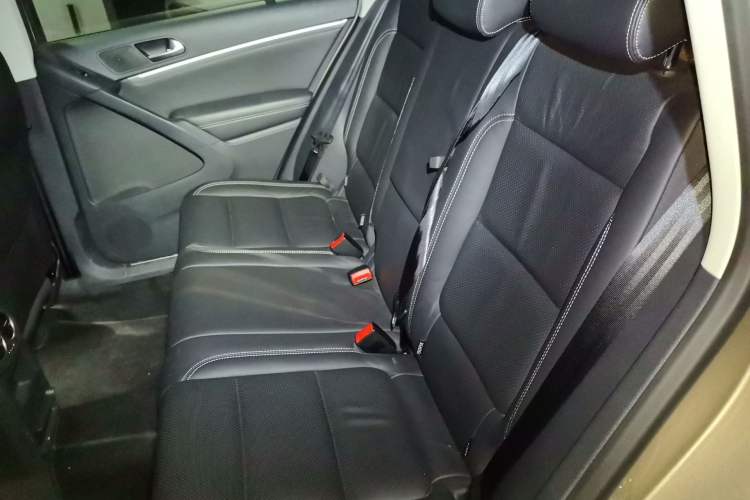 Used Volkswagen Tiguan 2016 300TSI Automatic All-Wheel Drive Luxury Edition Left Rear Seat
