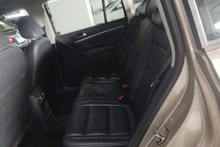 Used Volkswagen Tiguan 2016 300TSI Automatic Two-Wheel Drive Comfort Edition Left Rear Seat