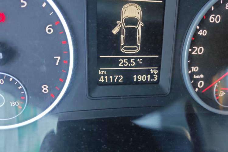 Used Volkswagen Tiguan 2016 280TSI Automatic Two-Wheel-Drive Silk Road Style Edition Odometer Close Up