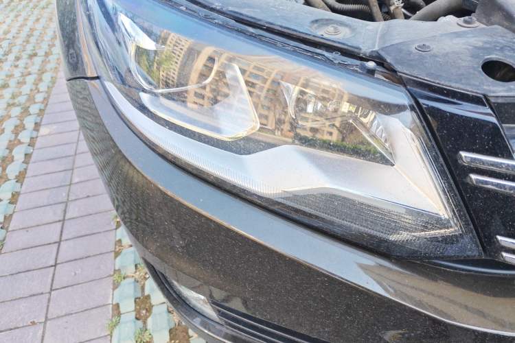 Used Volkswagen Tiguan 2016 280TSI Automatic Two-Wheel-Drive Silk Road Style Edition Right Front Headlight