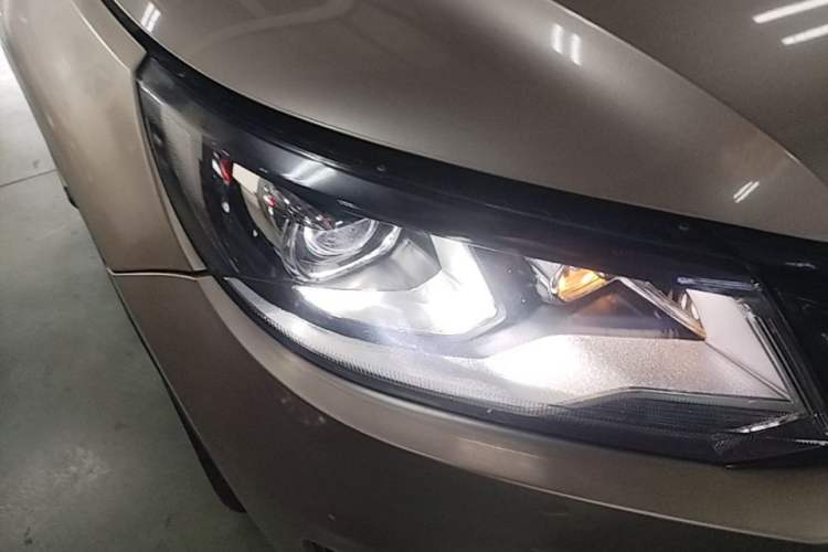 Used Volkswagen Tiguan 2016 300TSI Automatic Two-Wheel Drive Comfort Edition Right Front Headlight