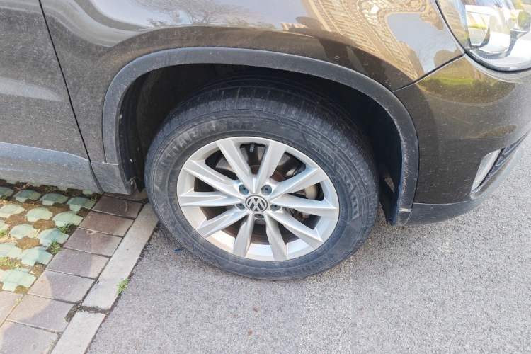 Used Volkswagen Tiguan 2016 280TSI Automatic Two-Wheel-Drive Silk Road Style Edition Right Front Wheel Hub