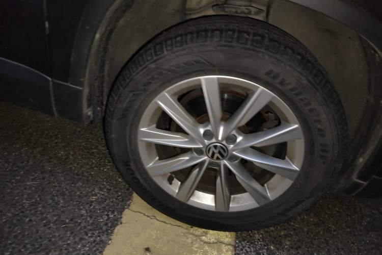 Used Volkswagen Tiguan 2016 280TSI Automatic Two-Wheel Drive Silk Road Comfort Edition Right Front Wheel Hub